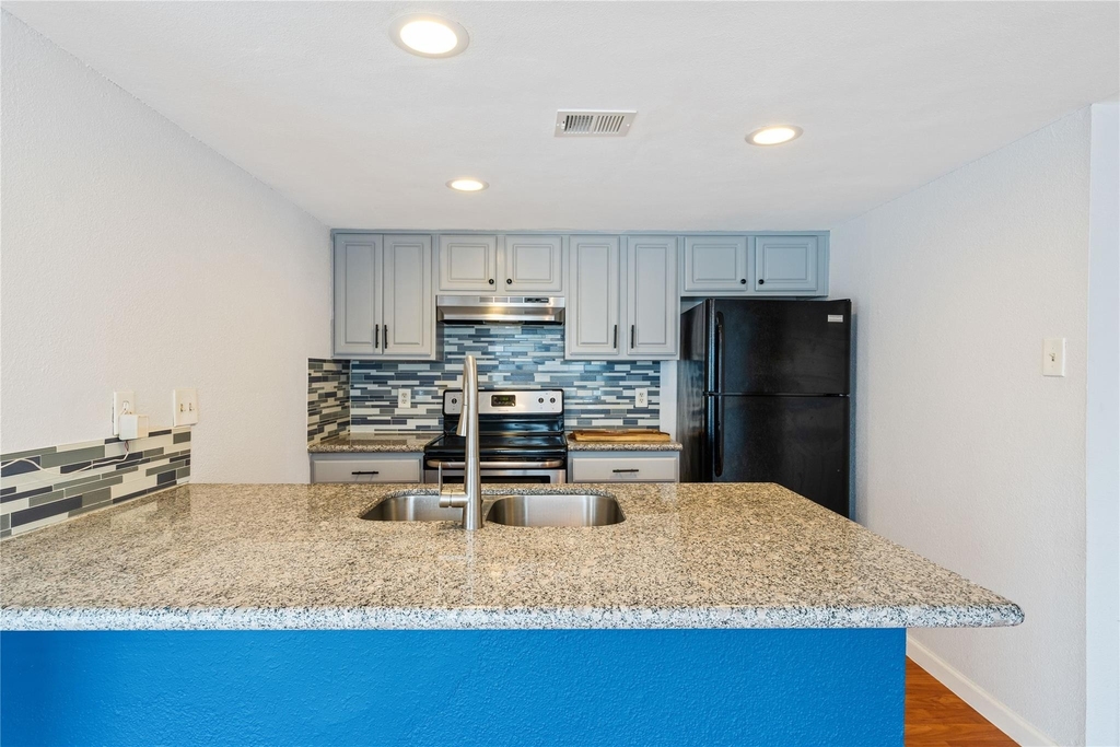 2124 Burton Dr - Photo 8