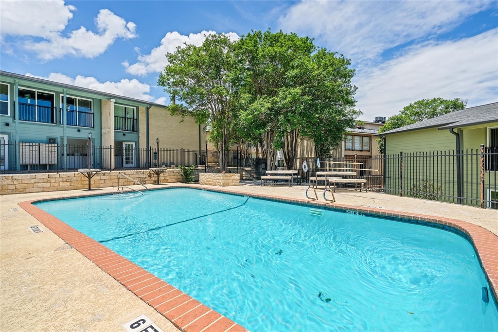 2124 Burton Dr - Photo 0