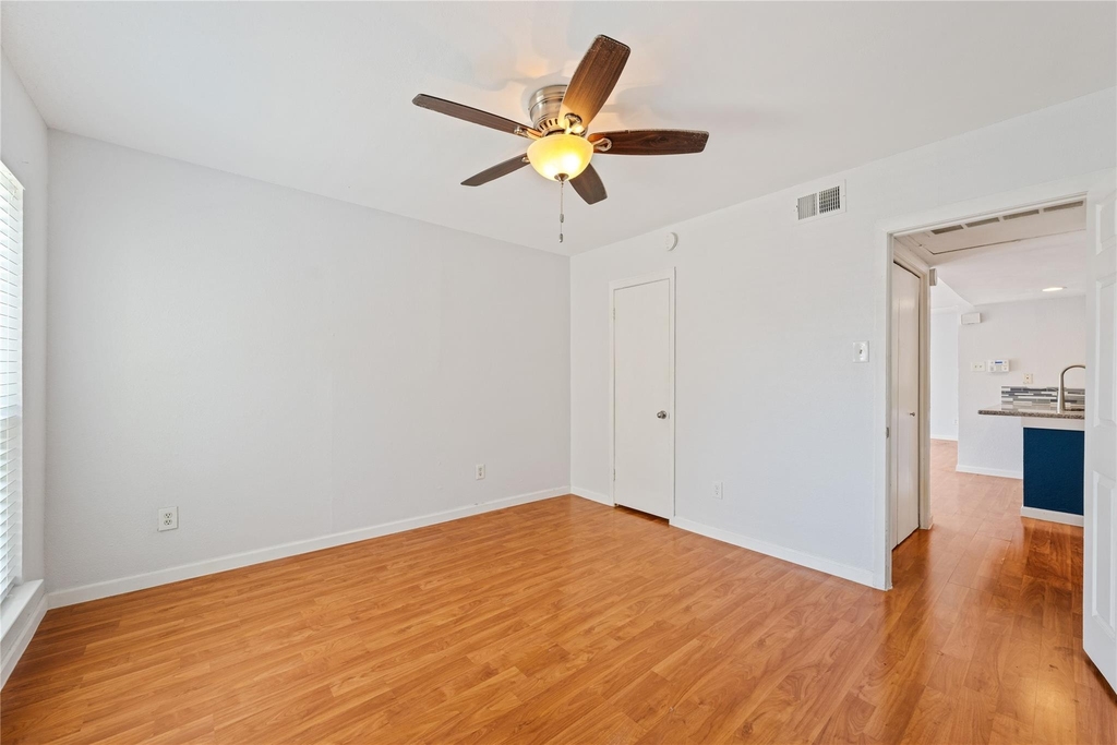 2124 Burton Dr - Photo 13