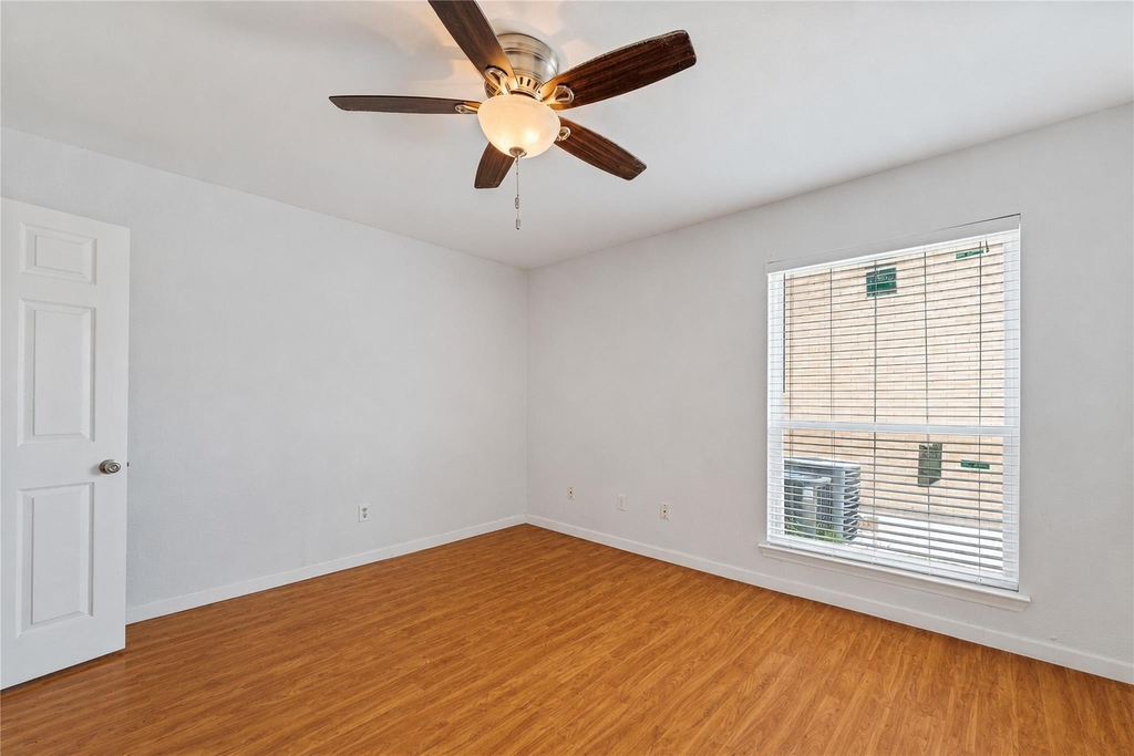 2124 Burton Dr - Photo 14