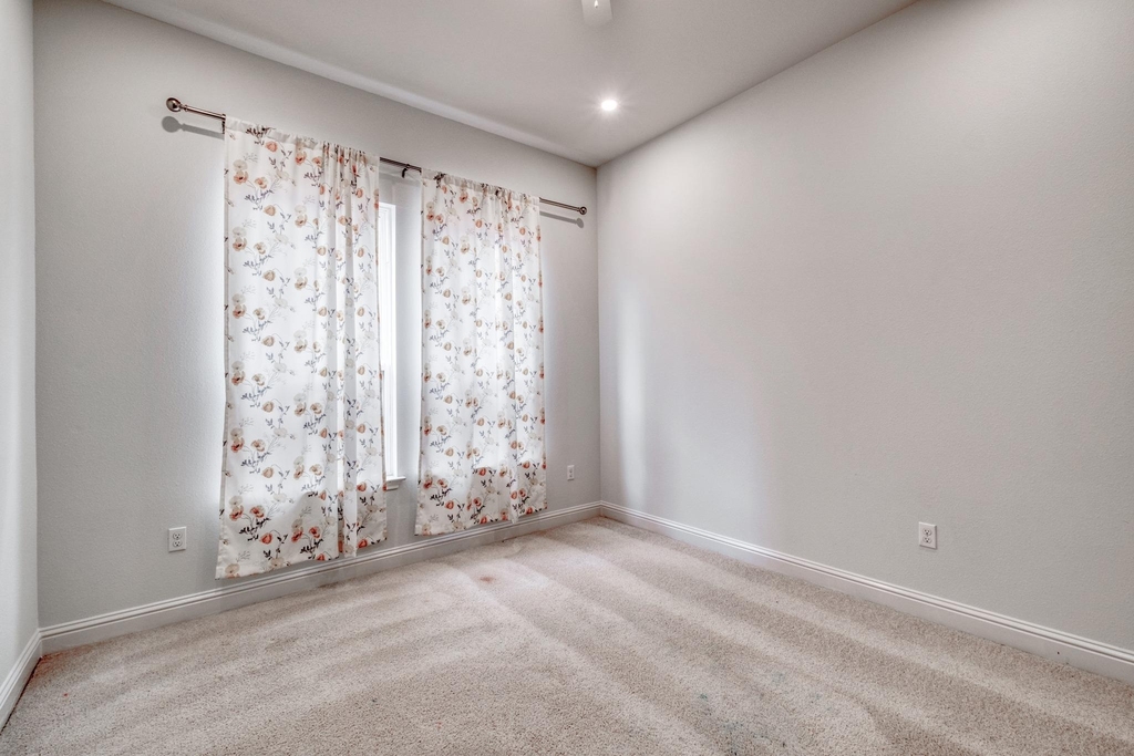14921 Iveans Way - Photo 15