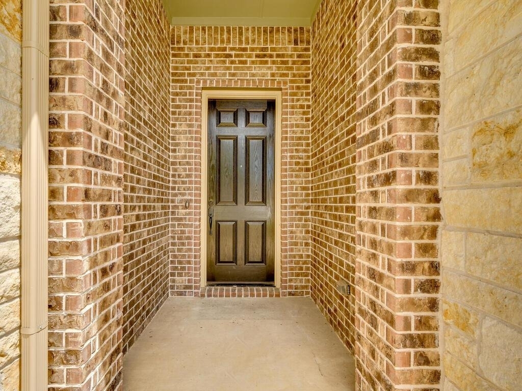 220 Oxbow Cv - Photo 2
