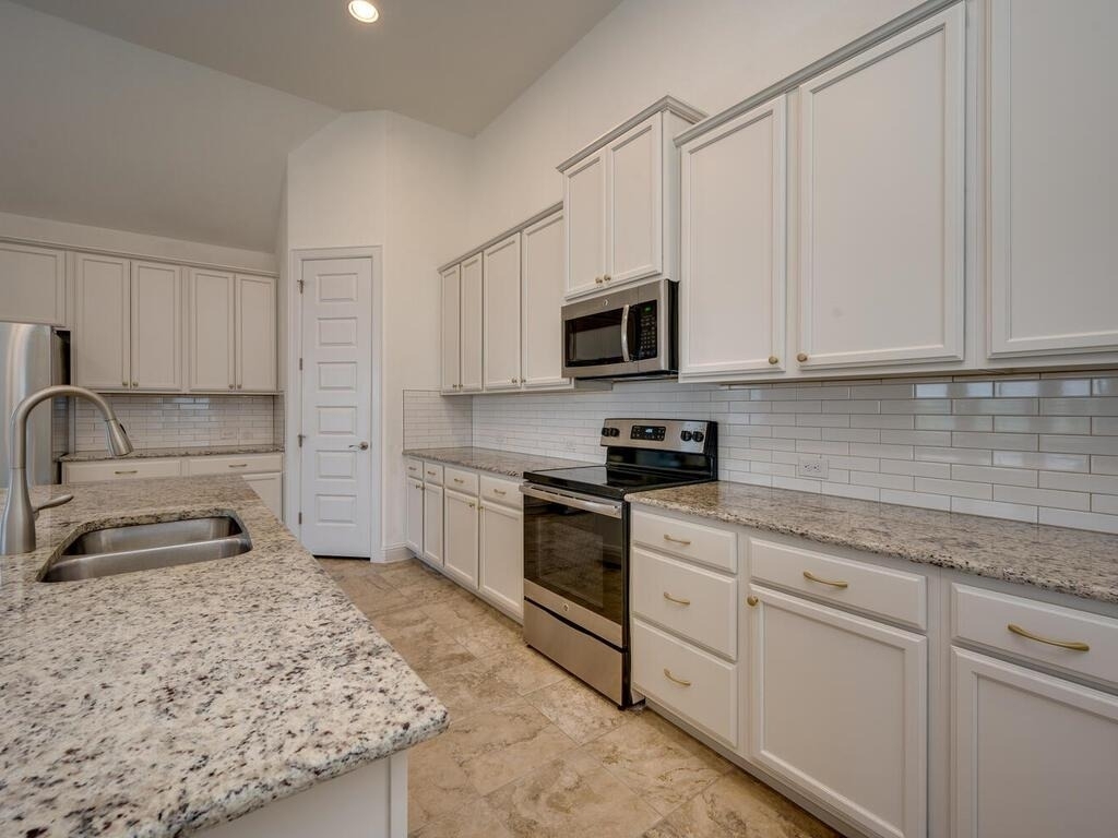 220 Oxbow Cv - Photo 3