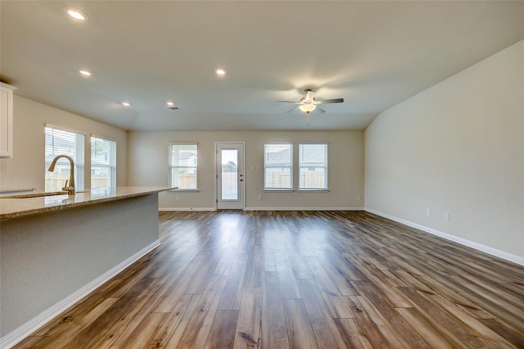 201 Fairmeadow Downs Dr - Photo 4