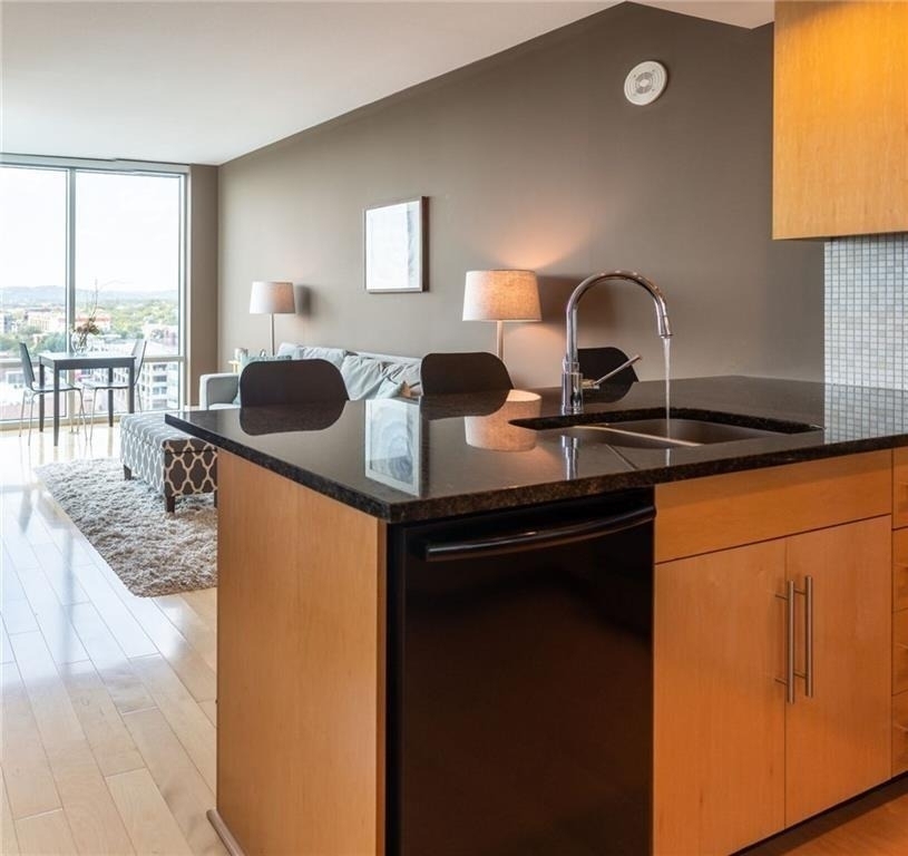 300 Bowie St - Photo 1
