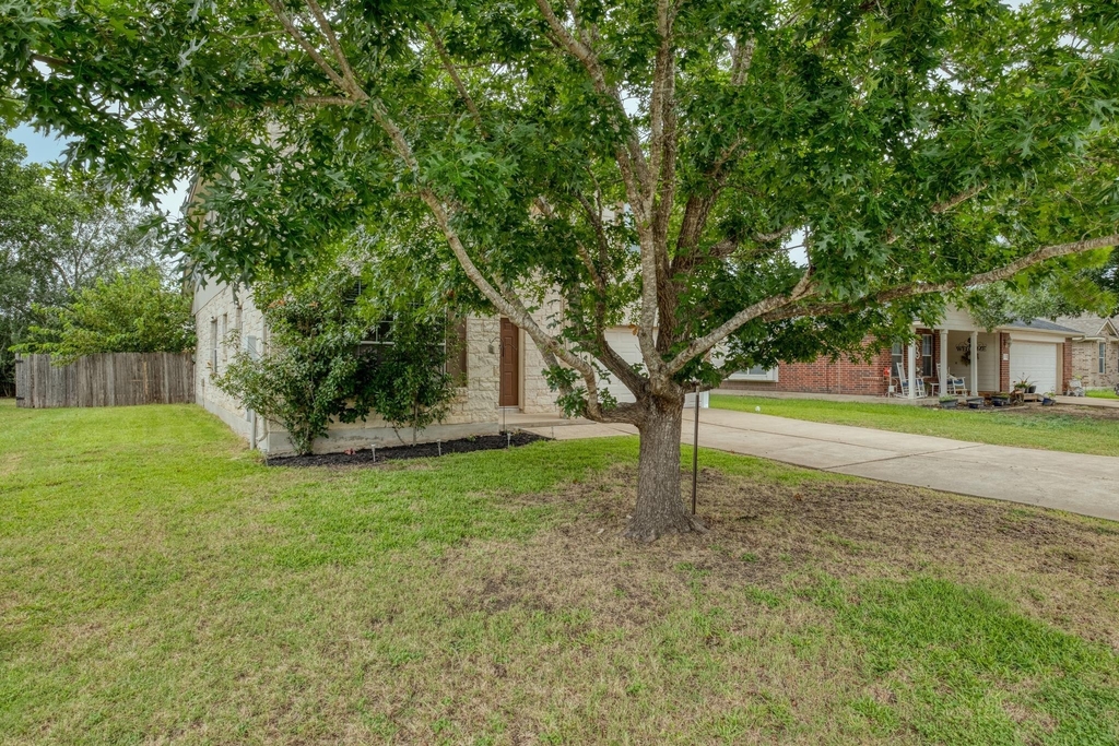 211 Hanstrom Dr - Photo 3