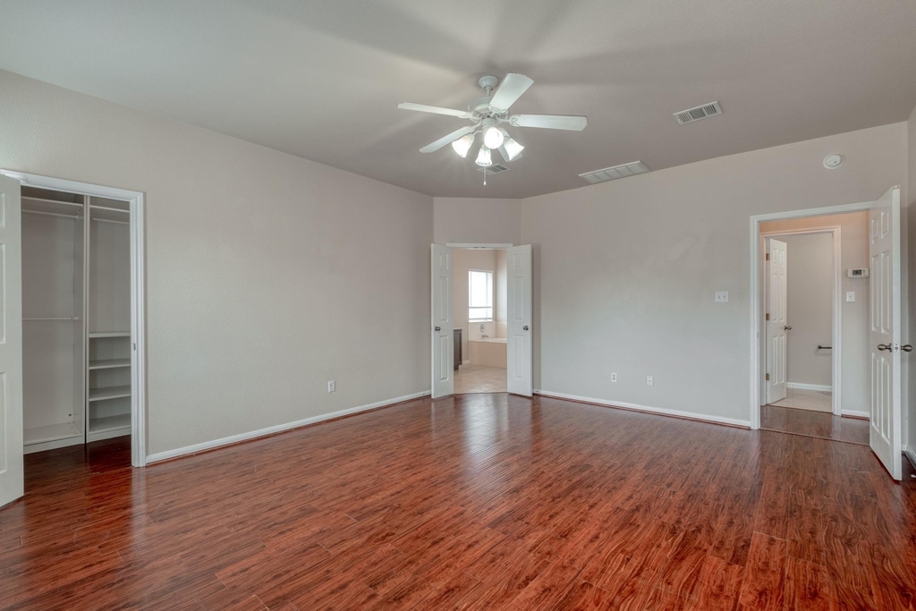 211 Hanstrom Dr - Photo 14