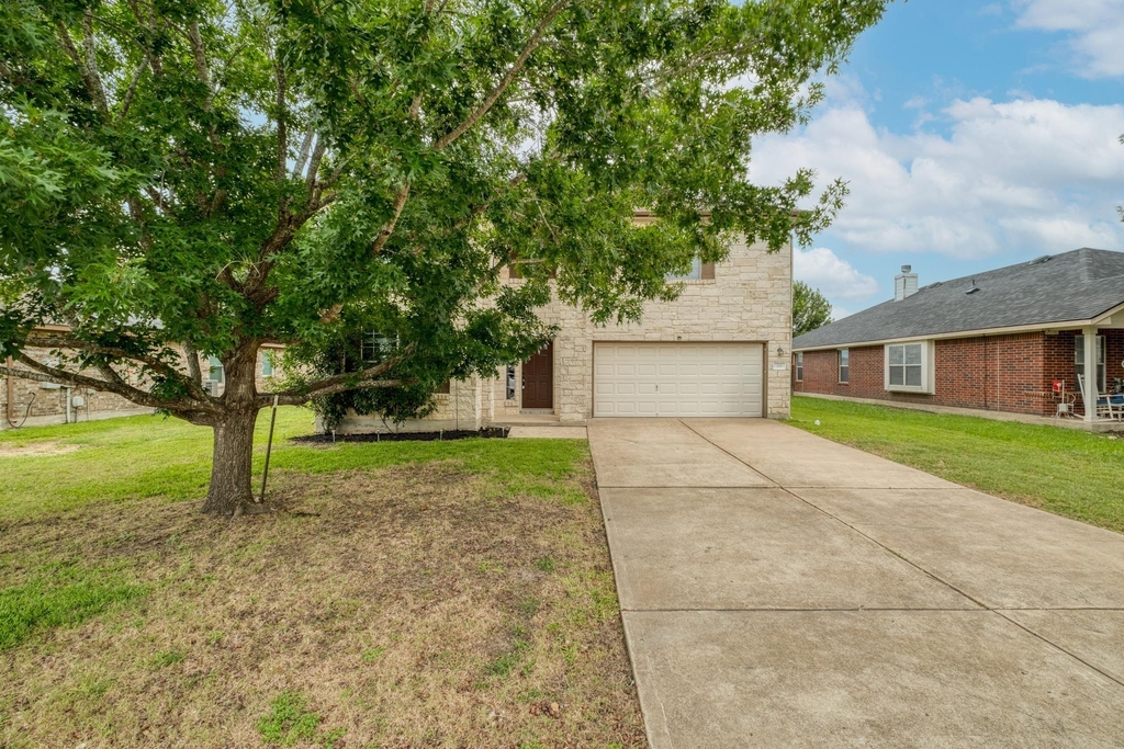 211 Hanstrom Dr - Photo 2