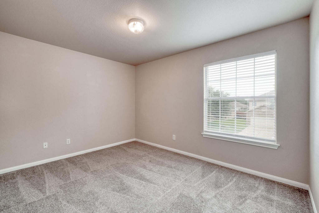 211 Hanstrom Dr - Photo 26