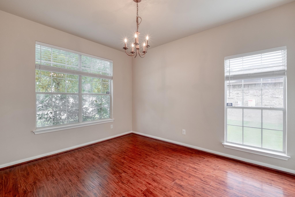 211 Hanstrom Dr - Photo 11