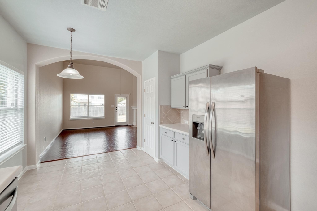 211 Hanstrom Dr - Photo 8