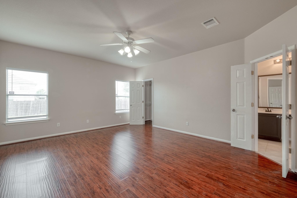 211 Hanstrom Dr - Photo 13