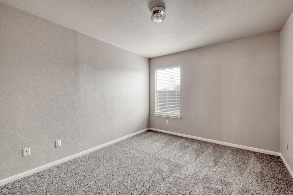 211 Hanstrom Dr - Photo 24