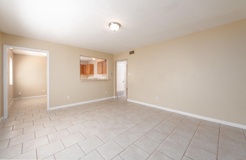 7300 Twin Crest Dr - Photo 0