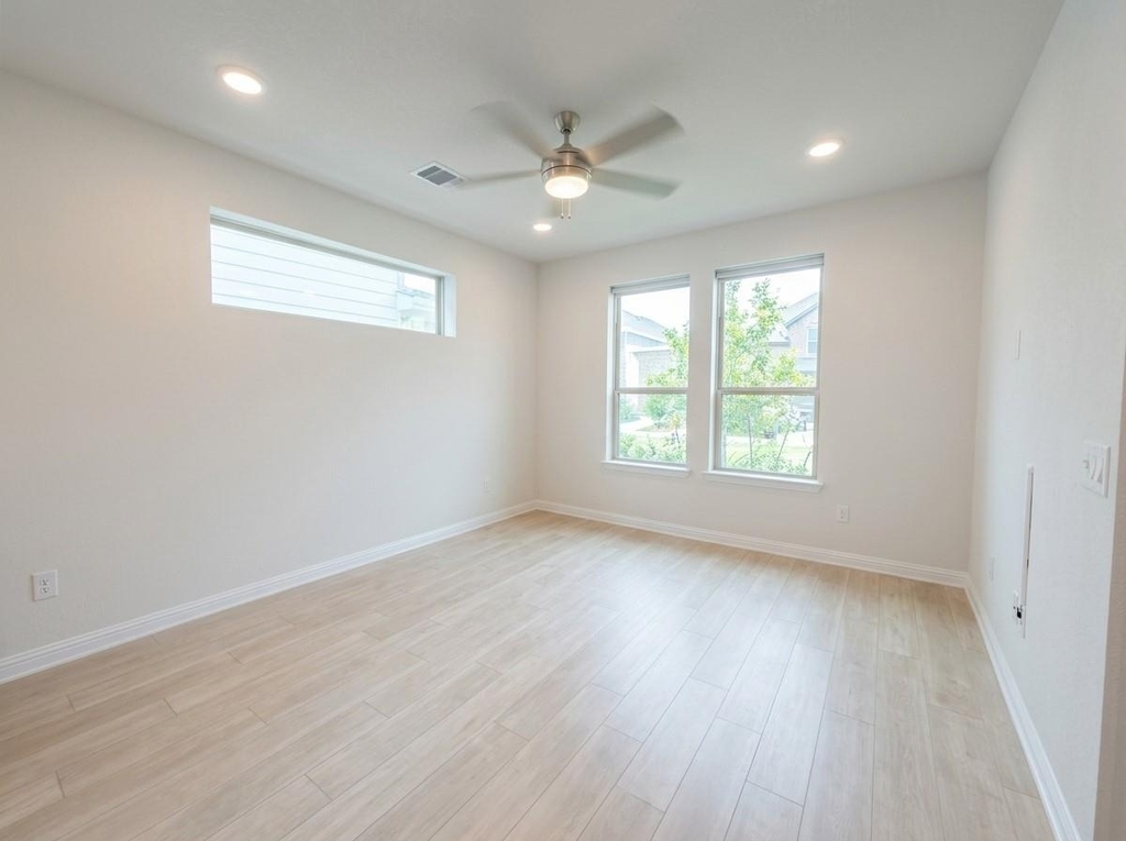 8311 Springsteen Dr - Photo 10