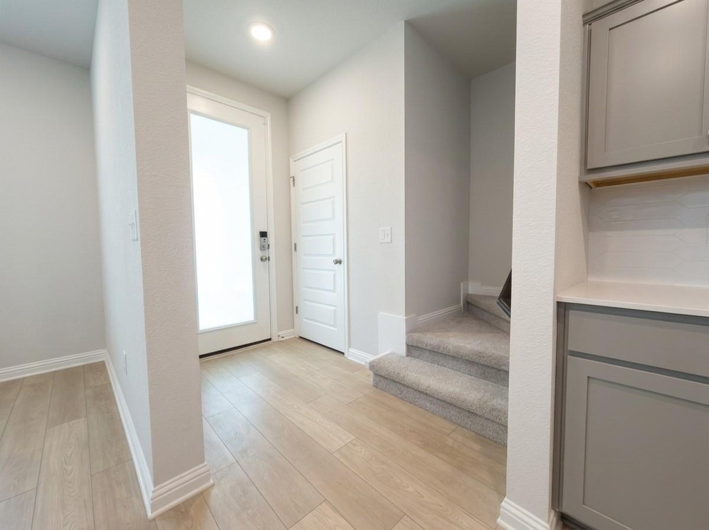 8311 Springsteen Dr - Photo 8