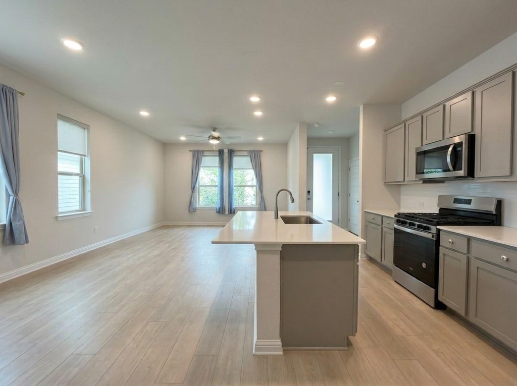 8311 Springsteen Dr - Photo 5