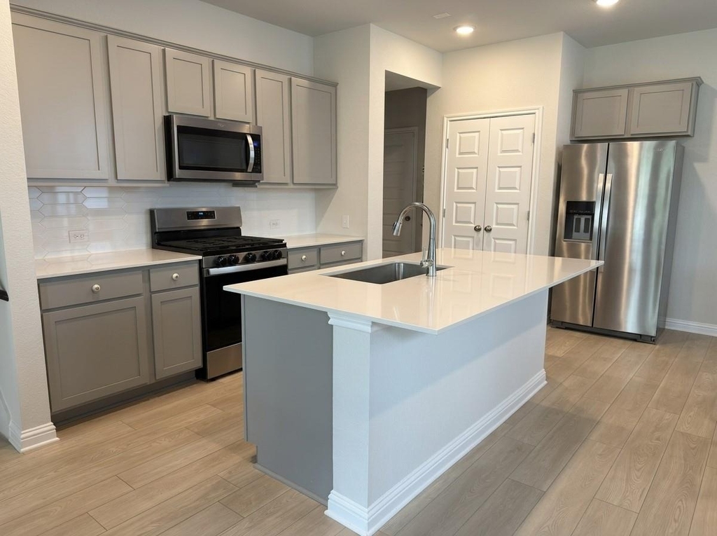 8311 Springsteen Dr - Photo 3