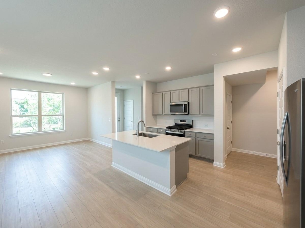 8311 Springsteen Dr - Photo 6