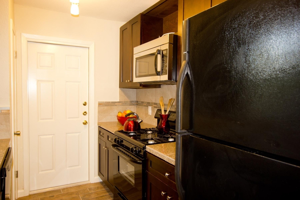 2100 E Stassney Ln - Photo 3