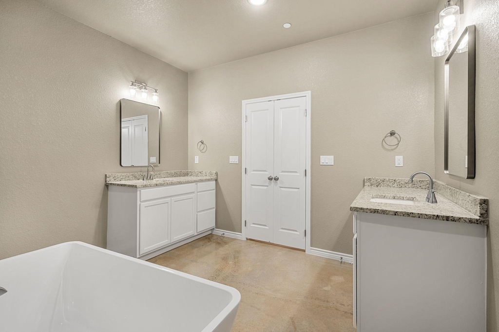 408 W Avenue C - Photo 15