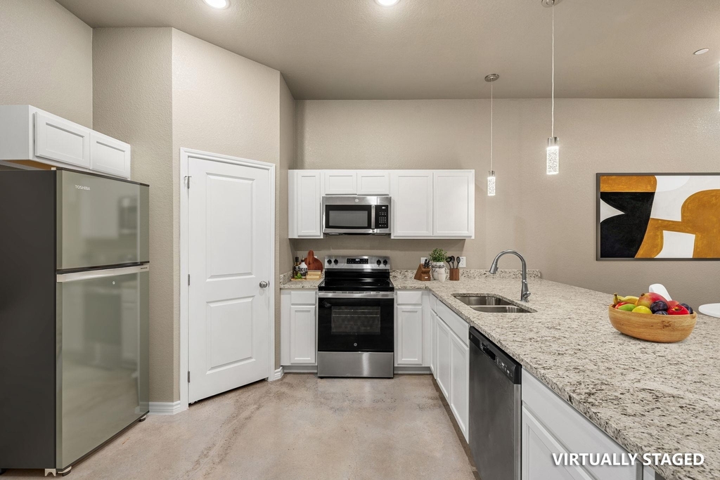 408 W Avenue C - Photo 3