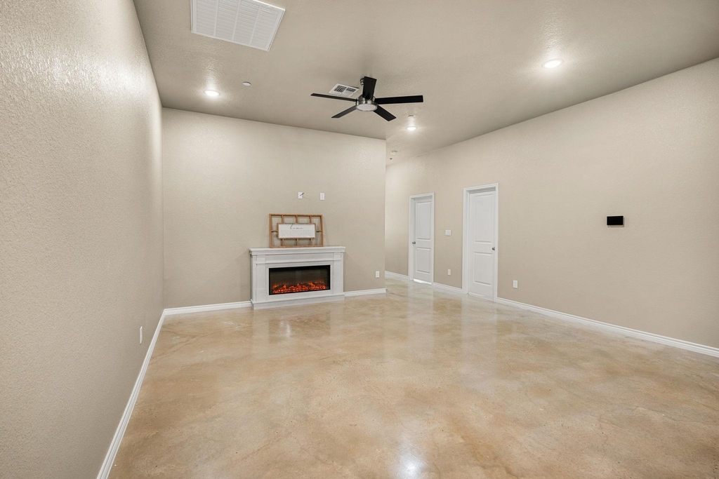 408 W Avenue C - Photo 10
