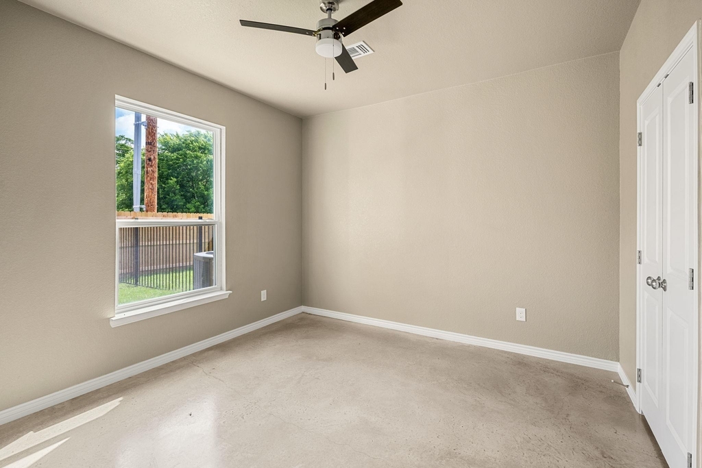 408 W Avenue C - Photo 22