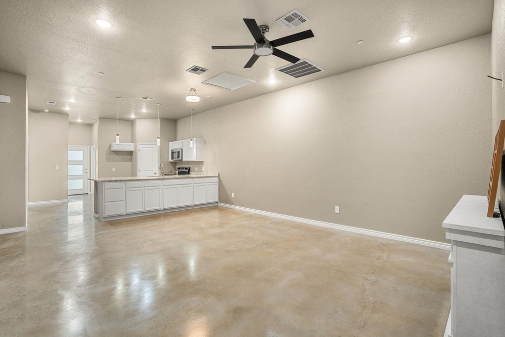 408 W Avenue C - Photo 8