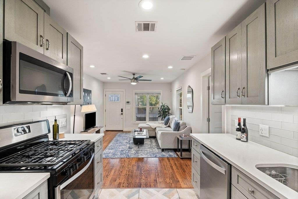 2702 Crest Ave - Photo 3