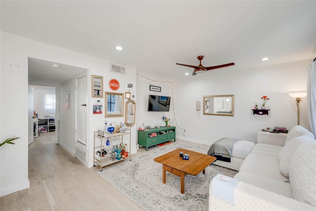 400 E 30th St - Photo 5