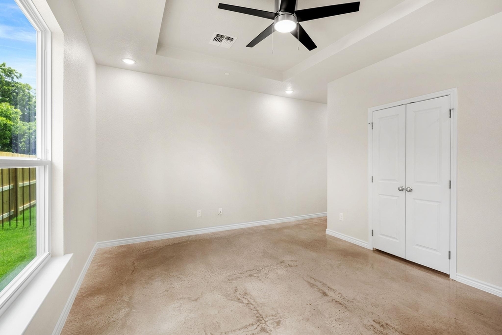 410 W Avenue C - Photo 21