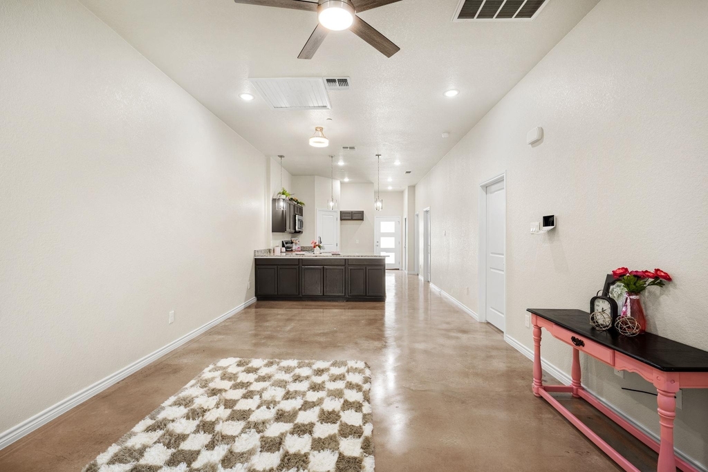 410 W Avenue C - Photo 6