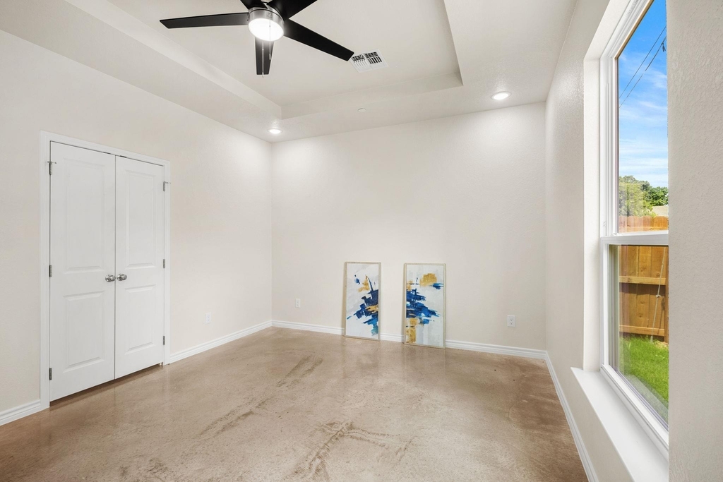 410 W Avenue C - Photo 14