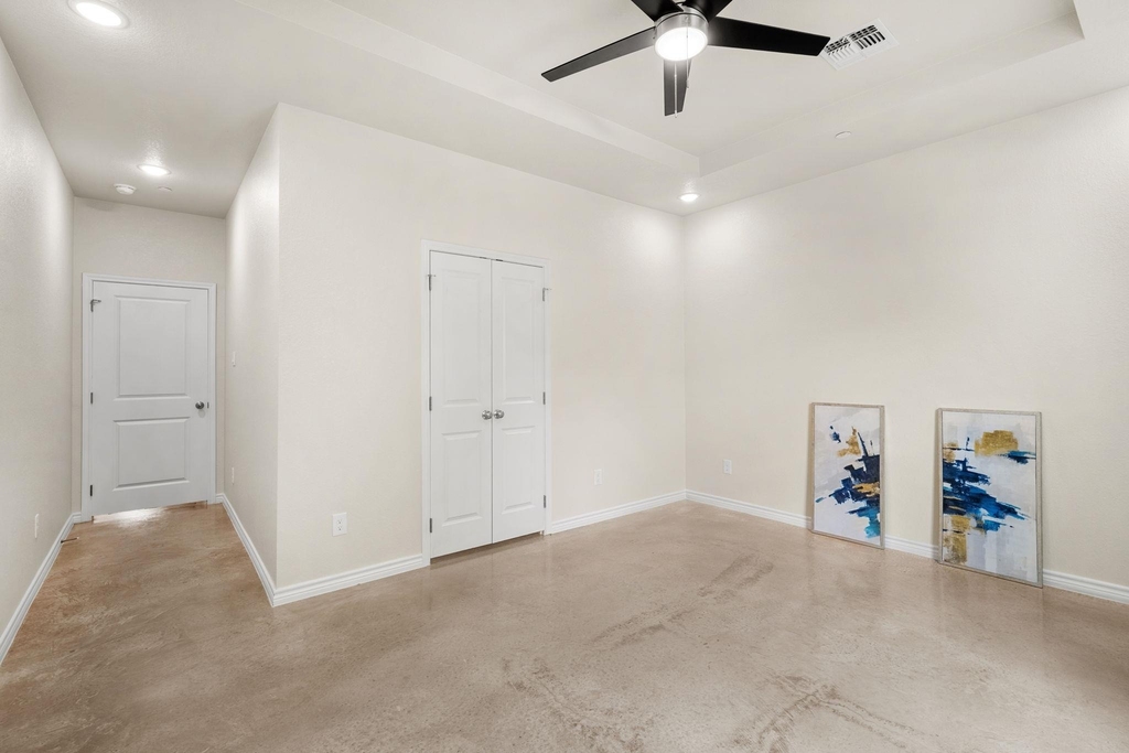 410 W Avenue C - Photo 13