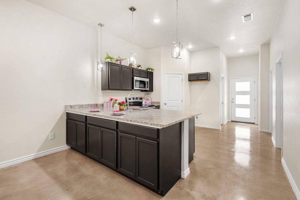 410 W Avenue C - Photo 8