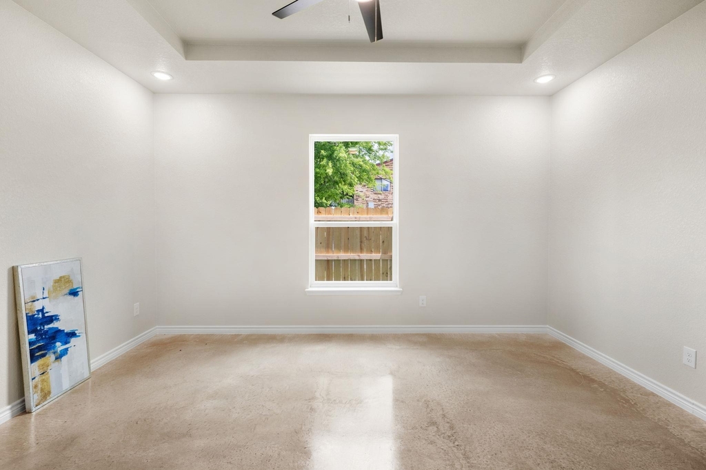 410 W Avenue C - Photo 11