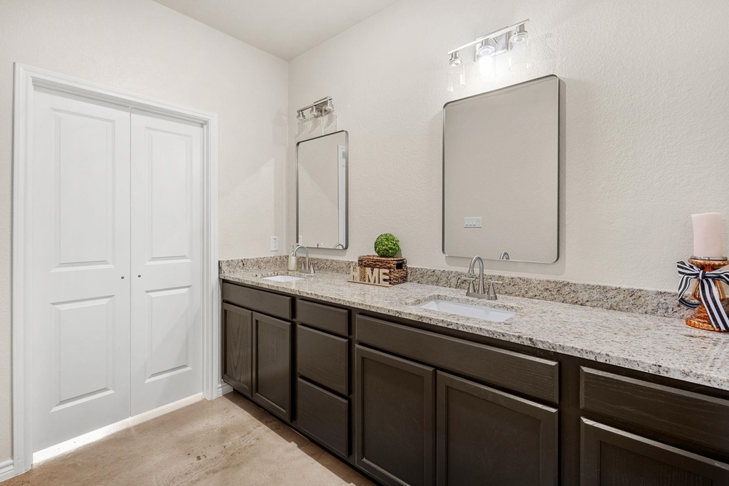 410 W Avenue C - Photo 17