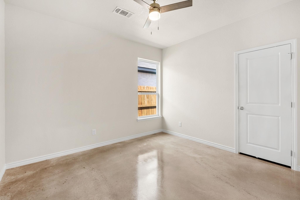 410 W Avenue C - Photo 23