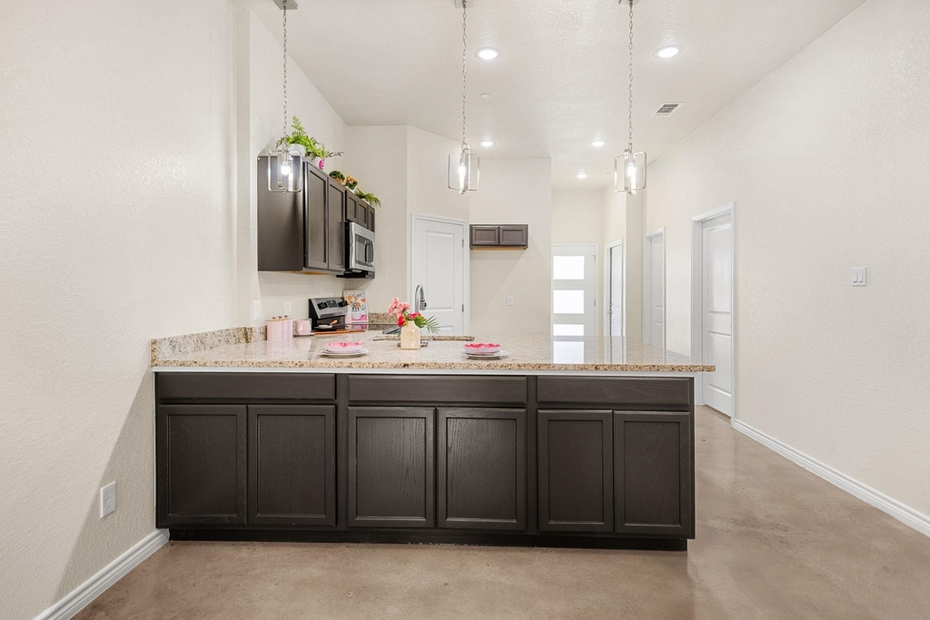 410 W Avenue C - Photo 7
