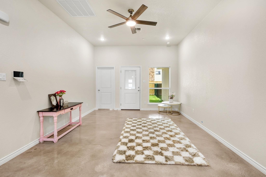 410 W Avenue C - Photo 5