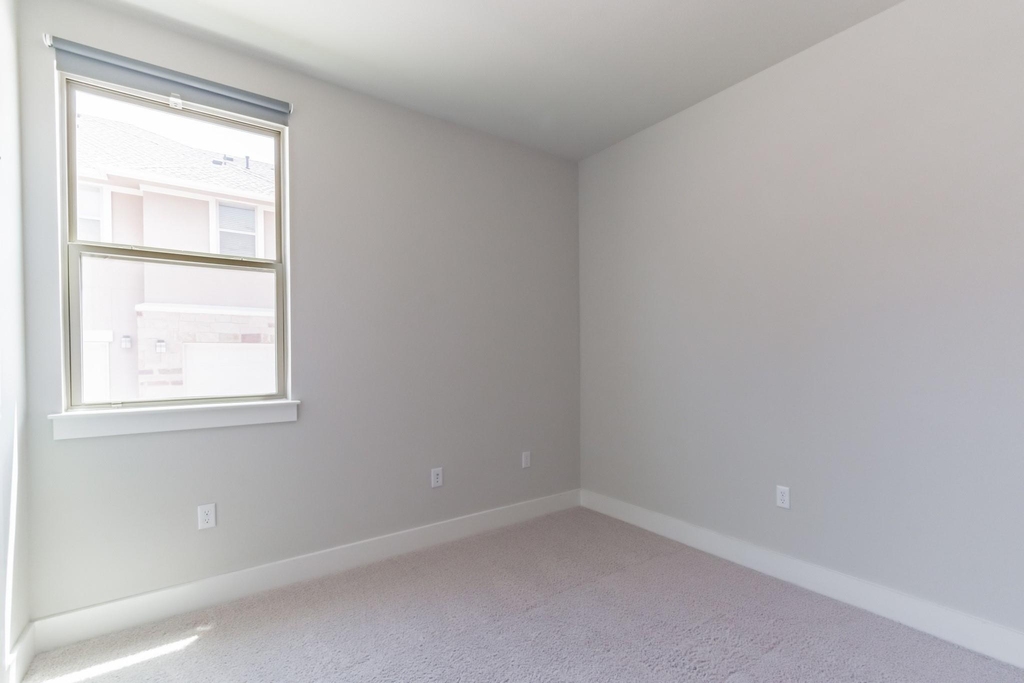 13800 Lyndhurst St - Photo 14
