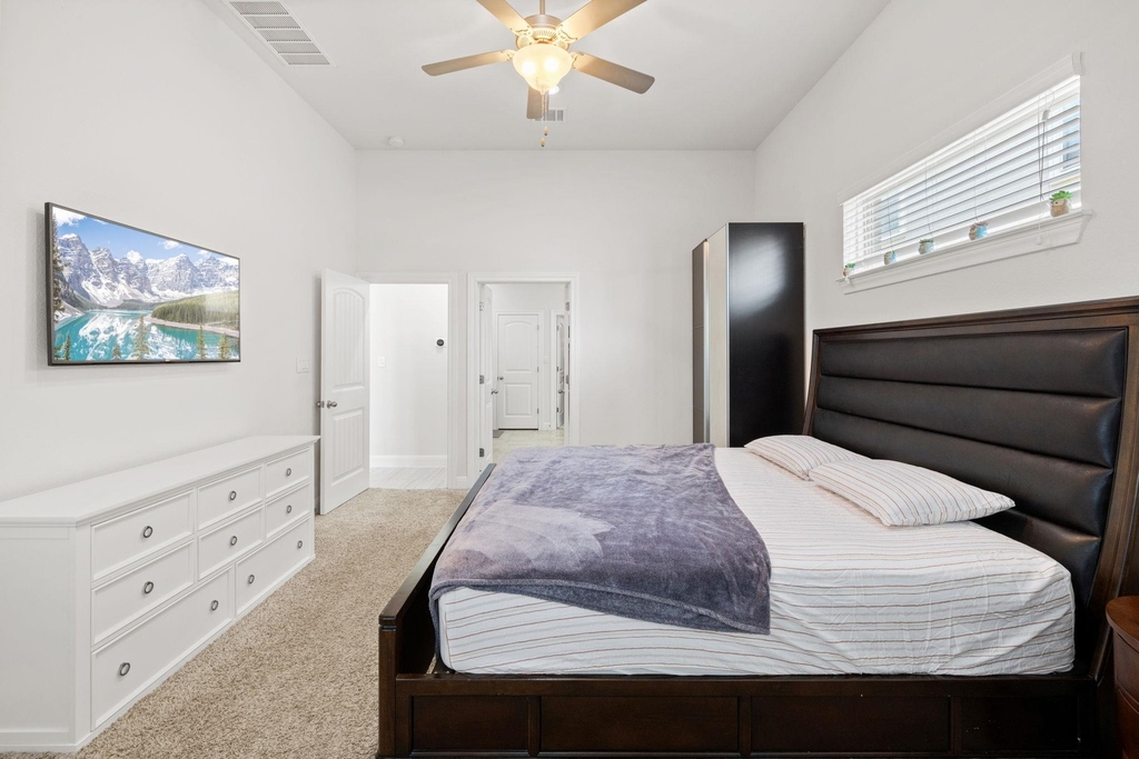 724 Pioneer Grv - Photo 20