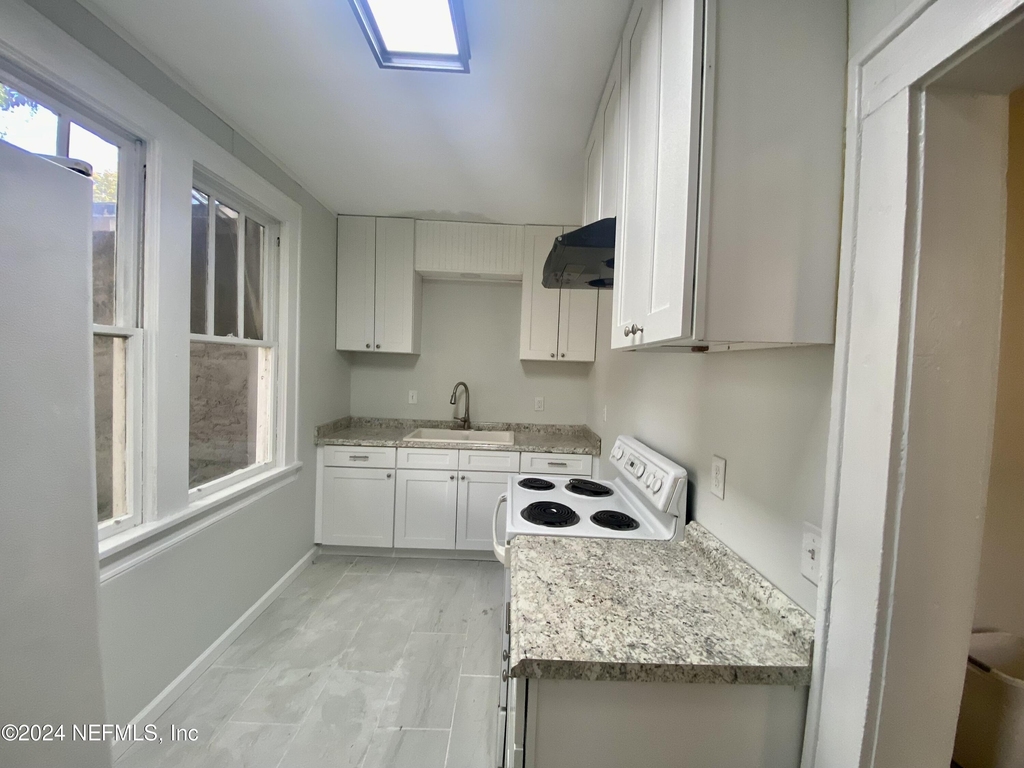 1653 Euclid Street - Photo 4
