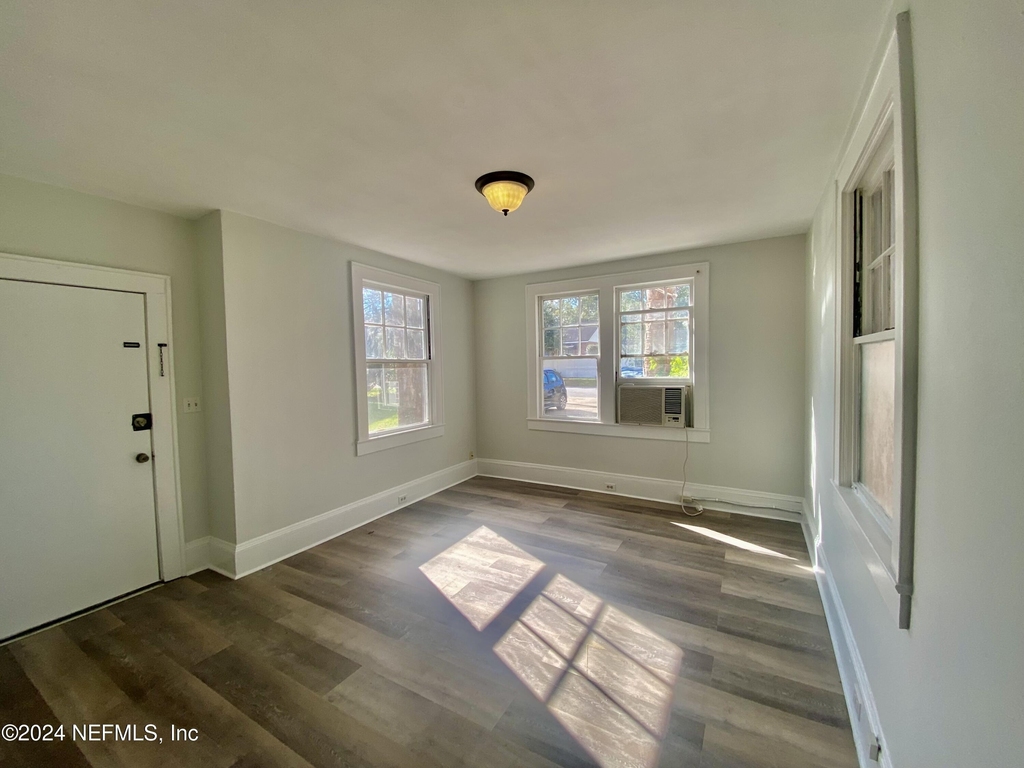 1653 Euclid Street - Photo 2