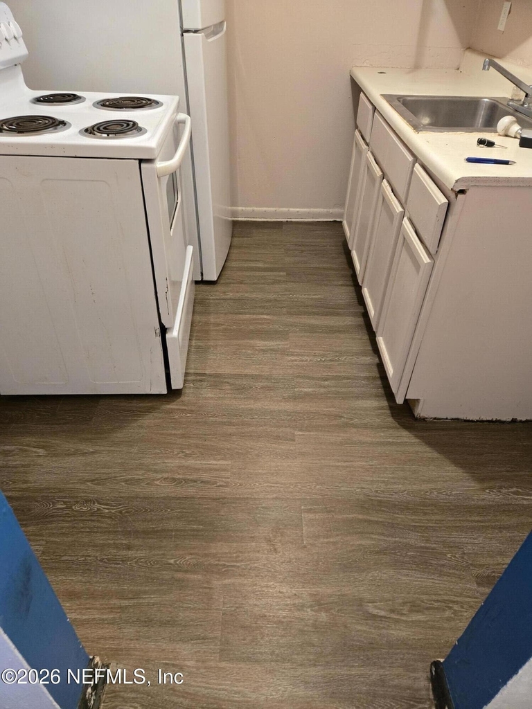 218 Spruce Street - Photo 3