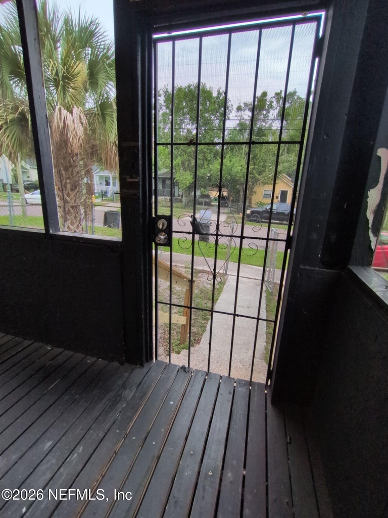 349 Phelps Street - Photo 15