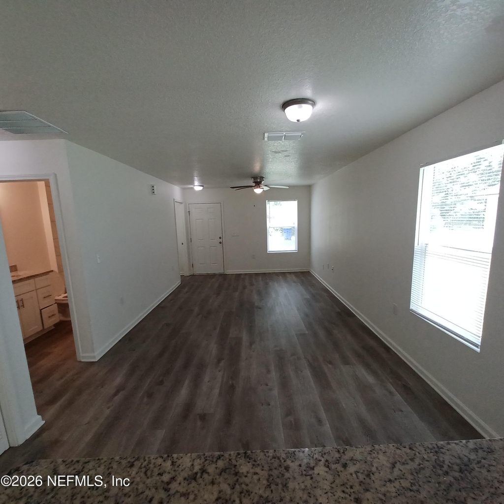 618 Hannah Street - Photo 2