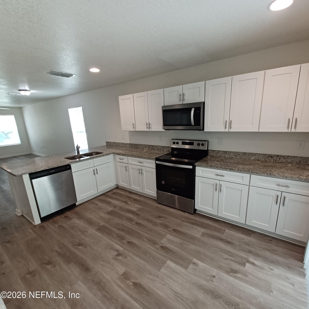 618 Hannah Street - Photo 6