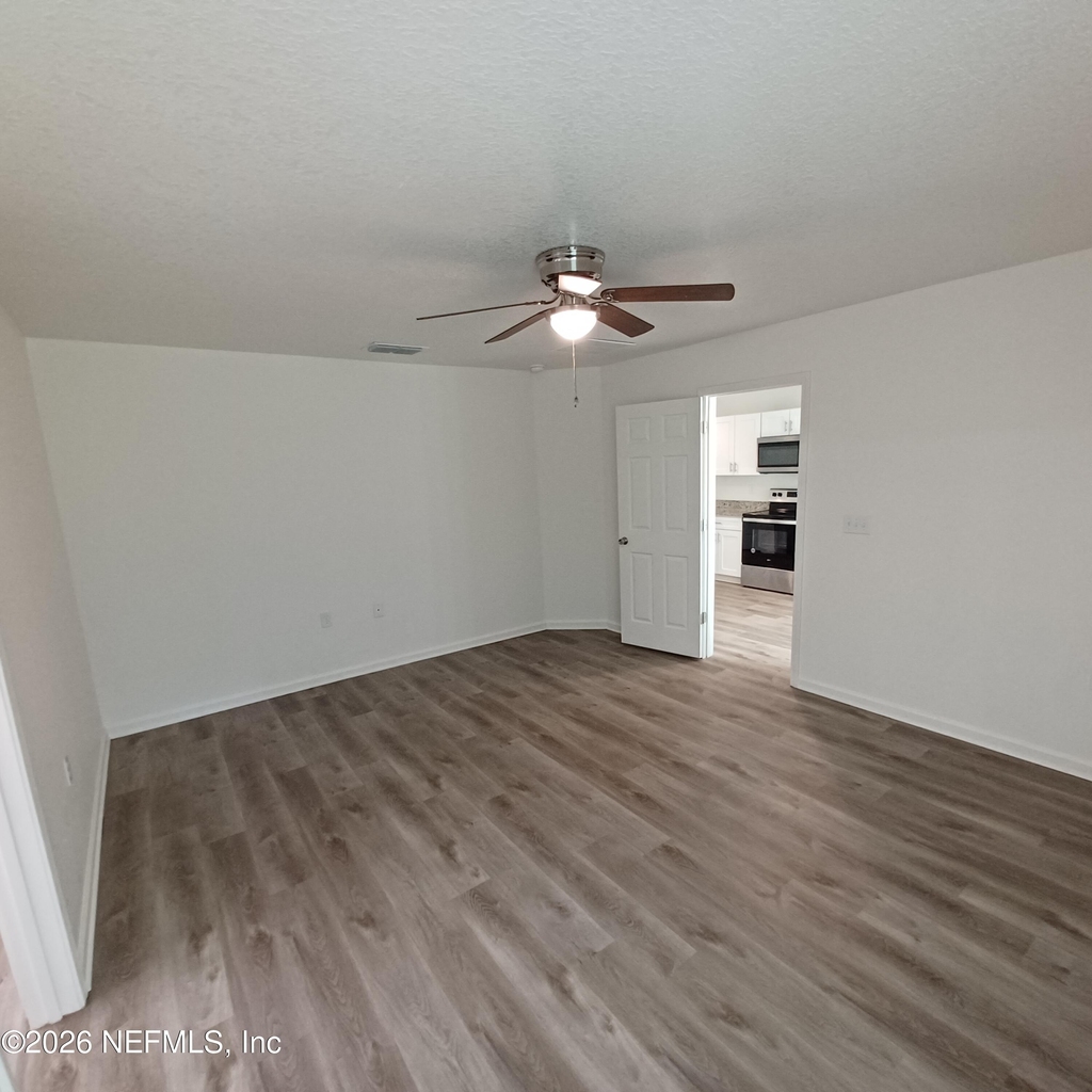 618 Hannah Street - Photo 10